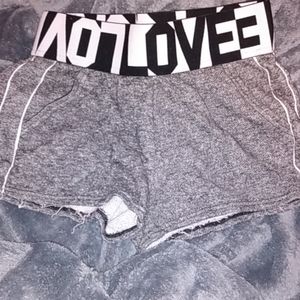 Size med love shorts